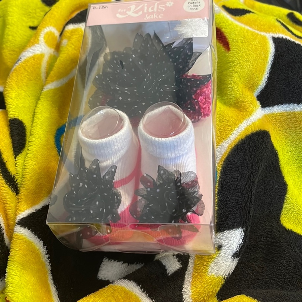 For kids sake head band and socks size 0-12 months